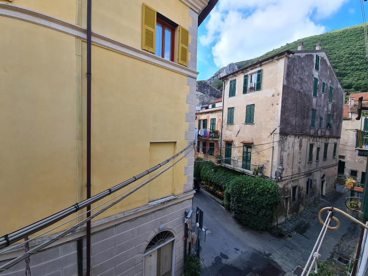 Mansarda A Finalborgo - Fascino E Tradizione Apartment Finale Ligure Exterior photo
